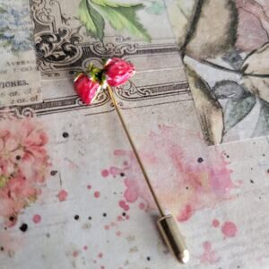 Brooch Women Vintage Pin Strawberry Stick Pin Enamel Gold Tone Cute Retro Brooch